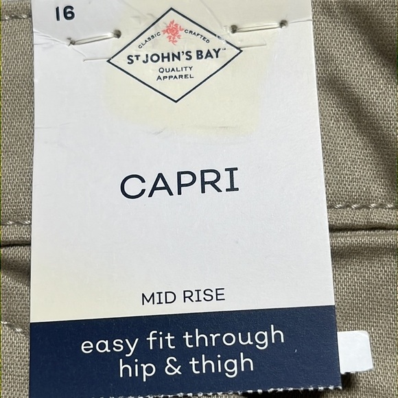 St. John's Bay MIDRISE CAPRI, EASY FIT HIKING, WOMEN SIZE 16 - Picture 11 of 11